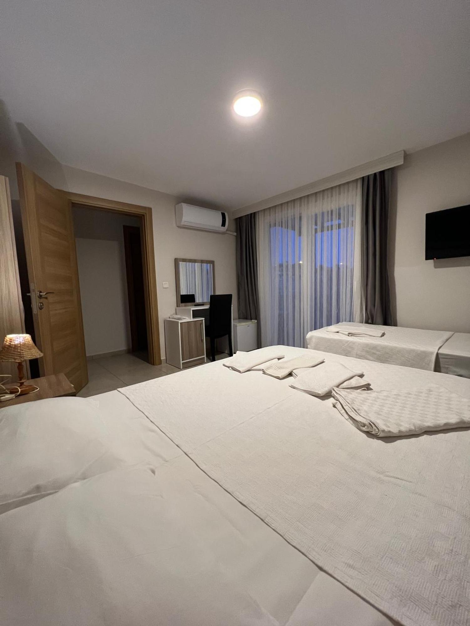 Bayram Hotel Çeşme エクステリア 写真